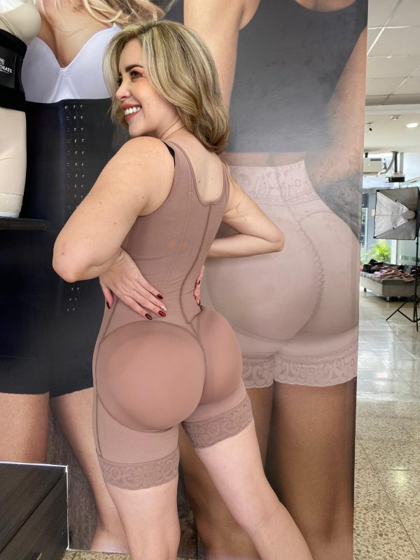 1026 | Faja Post Quirúrgica Short con Brasier y Gafetes con 7 varillas - Imagen 2