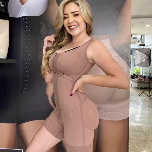 1026 | Faja Post Quirúrgica Short con Brasier y Gafetes con 7 varillas