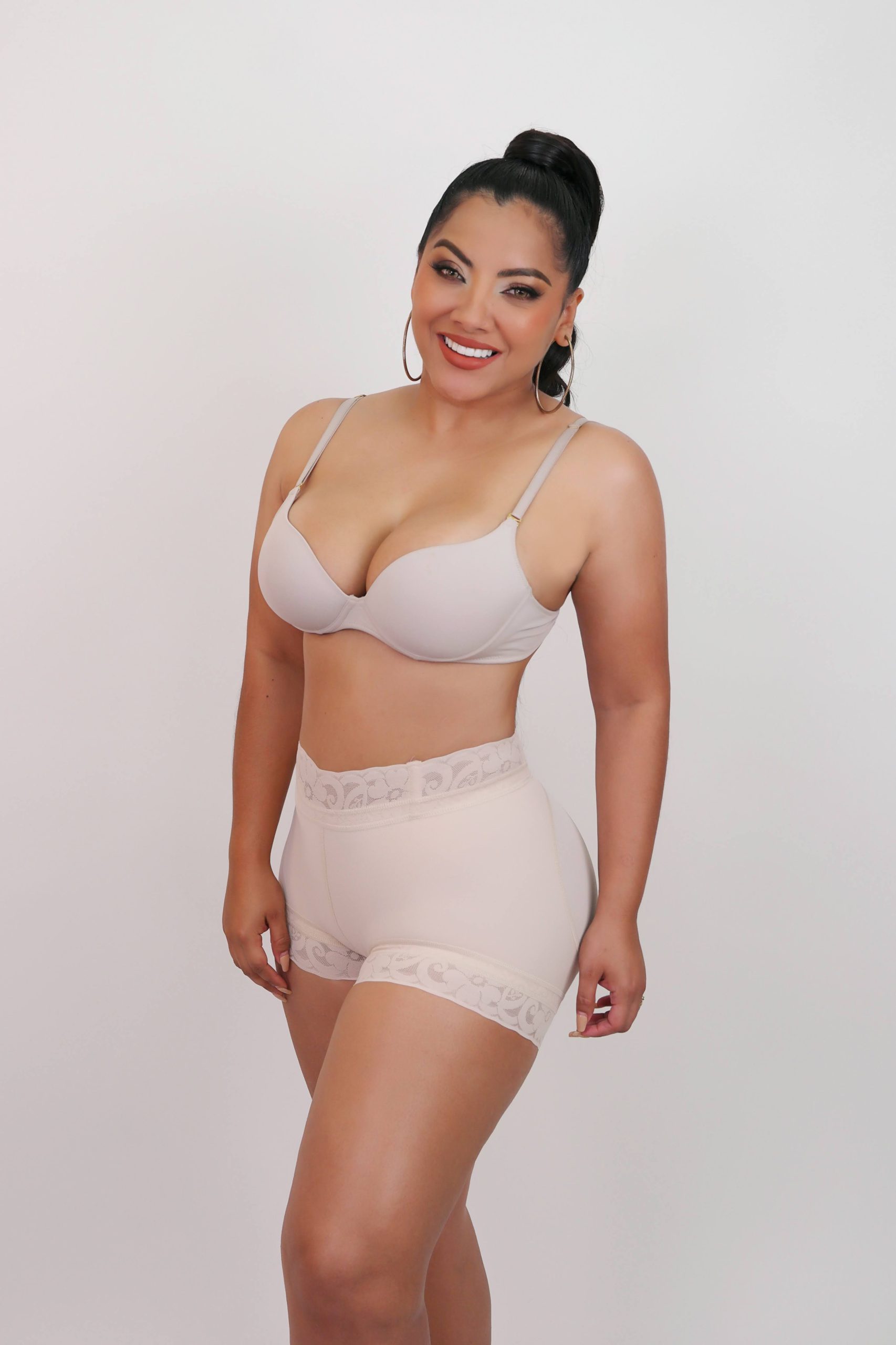 3020 | Panty Cachetero con Control Abdomen y Levanta Glúteos
